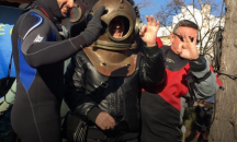 Гмуркане с ретро скафандър на Никулден в Бургас