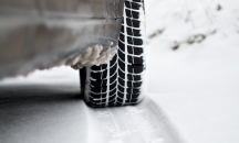 Пожарникари изтеглиха закъсал бус с болни на хемодиализа по пътя Добрич-Балчик