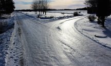 Поледици и сняг по проходите в Смолянско