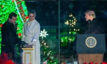 Доналд Тръмп запали елхата пред Белия дом