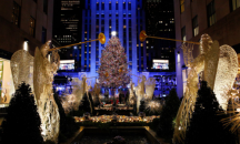 Грейнаха светлините на коледното дърво пред центъра "Рокфелер" в Ню Йорк