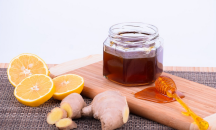 Как да облекчим кашлицата с мед и джинжифил