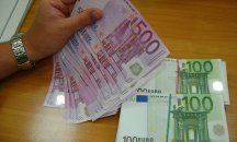 Заловиха недекларирани над 300 000 лева, скрити в чорап и дрехи на пътници