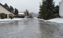 Заледени пътища и катастрофи затрудняват трафика (ОБНОВЕНА)