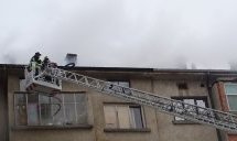 Жилищна сграда горя в Благоевград, две жени са пострадали