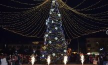 Запалиха Коледната елха в Казанлък
