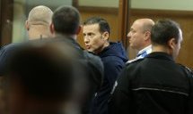 Бизнесменът Миню Стайков дойде в съда в инвалидна количка
