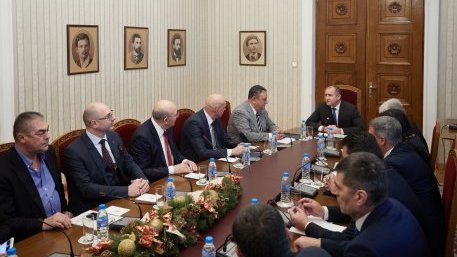 Румен Радев със строителите: Доверието на обществото няма да бъде спечелено с протести
