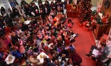 „Часът на приказния разказвач“ пренася децата на Благоевград в „Нощта преди Коледа“