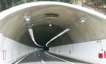 Кола пламна при „Траянови врата“, магистралата е задимена