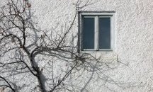 Искат от хората в Хитрино да връщат пари за дограма, сложена им от държавата