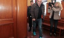 Ценко Чоков пристигна с патерици в съда