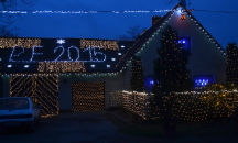 На война: Съседи се борят за „най-пищна коледна украса”