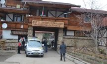 Дариха тонове храна за дома за сираци в Нови хан