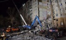 Откриват все повече загинали в рухналия блок в Магнитогорск