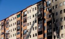 Три жертви и 16 ранени при пожар в 10-етажен блок в Каталуния
