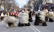 Кметът Камбитов награди участниците във фестивала на сурвакарските игри