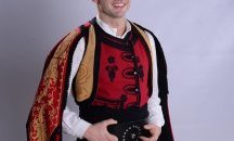 Наскоро назначен учител в Сандански стана сензация в интернет с голи снимки