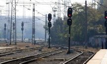 Влак удари автомобил на жп прелез, има загинал