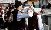 На Ивановден в Карлово окъпаха булките и имениците