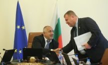 Интелектуалци подкрепиха Каракачанов, искат спешни мерки от Борисов