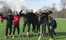 Треньор и звезда на ЦСКА в приятелска размяна на удари на тренировка