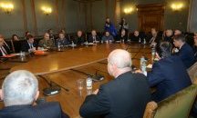 Скандал в началото на заседанието за покупката на изтребители F-16
