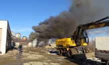Цистерни с гориво горяха зад две болници в Благоевград