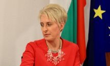 Екатерина Захариева проведе телефонен разговор с Ема Хопкинс