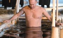 Путин се потопи в ледени води на Кръщение Господне