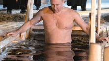 Путин се потопи в ледени води на Кръщение Господне