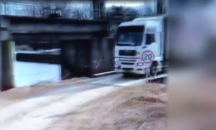 Тирове рушат понтонния мост при село Чомаковци