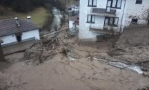 Евакуираха възрастни жени от Баните заради свлачища