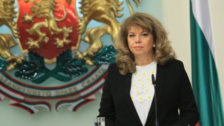Йотова: Няма да стана арбитър между президента и изпълнителната власт