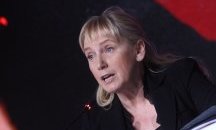 Елена Йончева обявява разследването си за корупция в Министерския съвет