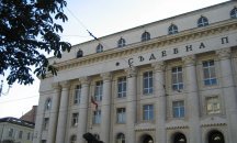 Няколко души са задържани след масово сбиване пред Съдебната палата в София