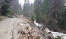 Пуснаха тока в село Мугла, но пътят остава непроходим