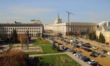 Започна демонтирането на "Бронзовата къща"