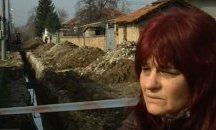 Жена оцеля по чудо след падане в изкоп за водопровод