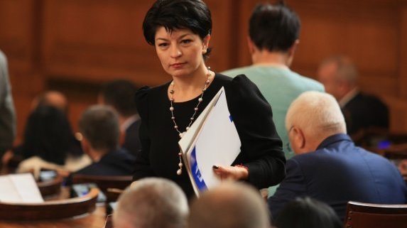 Десислава Атанасова: Ако предложението за 1 лв. партийна субсидия не събере достатъчна подкрепа, сме склонни на разговори