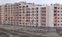 Саниран блок в Казанлък отново потъна в боклуци