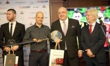 Николай Йорданов получи меч на победата от Красен Кралев