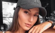 Алекс Петканова се похвали с корема си след раждането