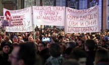 Опозицията в Сърбия бойкотира парламента в подкрепа на протестите срещу Вучич