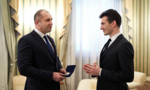 Румен Радев удостои цигуларя Светлин Русев с Почетния знак на държавния глава