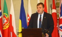 Каракачанов: България няма никакво намерение да плаща на Русия за лицензи за оръжия