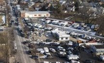 Пет жертви на масова стрелба в Илинойс