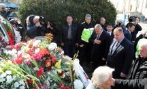 Борисов отдаде почит пред паметника на Апостола в София