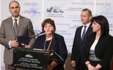 Правят промени в спорния Закон за мерките срещу прането на пари