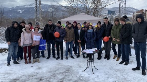 Млади социалисти от столицата протестираха за повече места в детските градини в „Триадица“ (обновена)